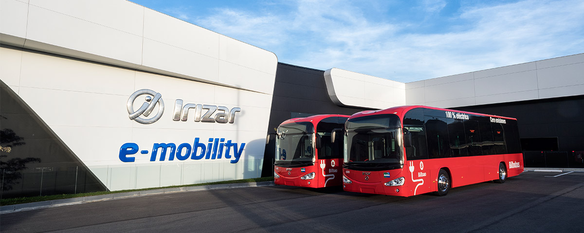 Entrega de primeros vehículos fabricados en la nueva planta de Irizar e-mobility