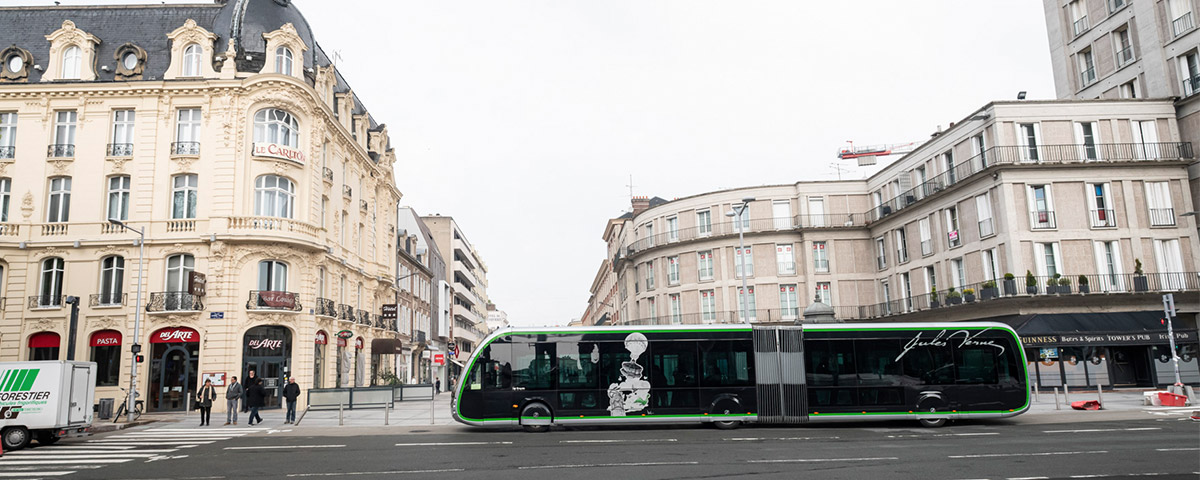 De nouveaux autobus électriques zéro émission, modèle Irizar ie tram, ont été mis en service aujourd´hui dans la ville d´Amiens (France)