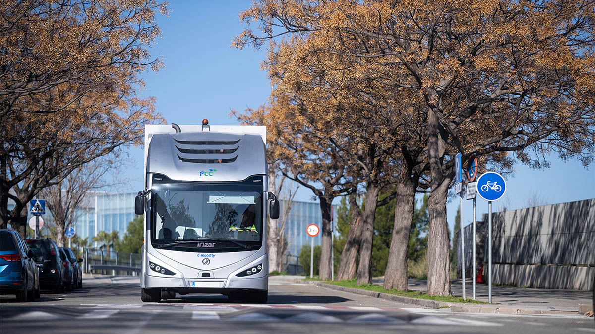 The Irizar ie truck leading the European Business Awards for the Environment