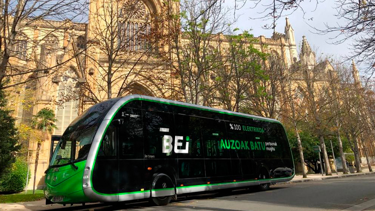 The Irizar ie tram is already circulating through the streets of Vitoria-Gasteiz